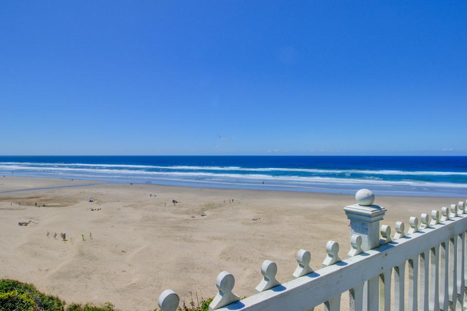 Nye Beach Oceanfront Cottage 3 BD Vacation Rental in Newport, OR Vacasa