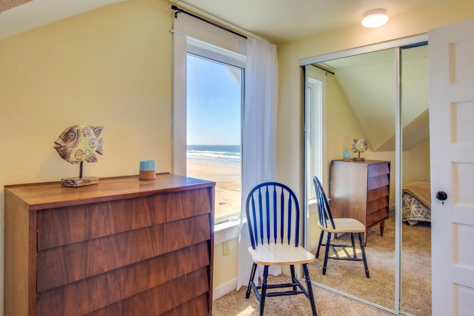 Nye Beach Oceanfront Cottage 3 BD Vacation Rental in Newport, OR Vacasa