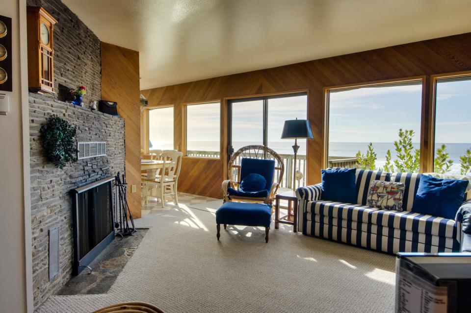 Oceanfront Cottage 3 BD Vacation Rental in Oceanside, OR Vacasa