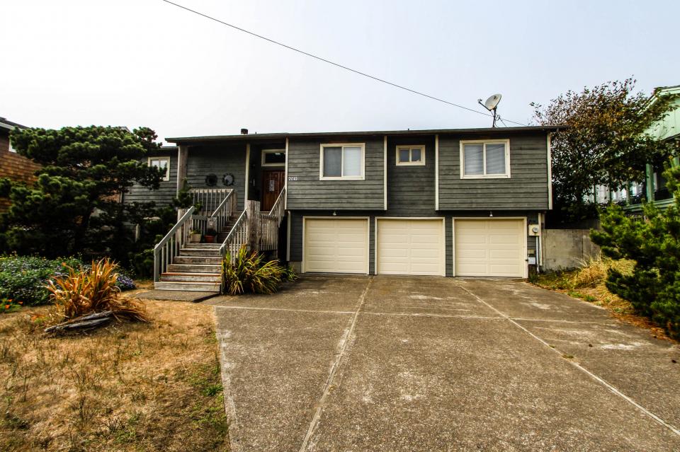 Daly's Oceanfront House 3 BD Vacation Rental in Waldport, OR Vacasa
