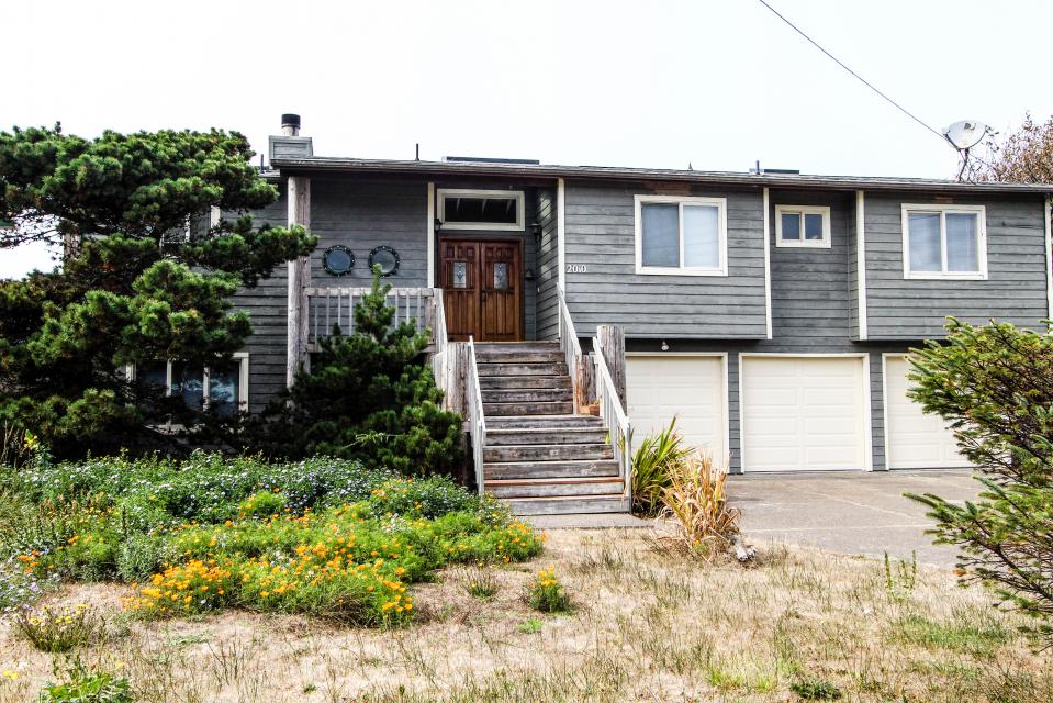 Daly's Oceanfront House 3 BD Vacation Rental in Waldport, OR Vacasa