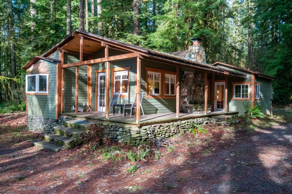 Eva's Cottage Romancing the River 1 BD Vacation Rental in Washougal