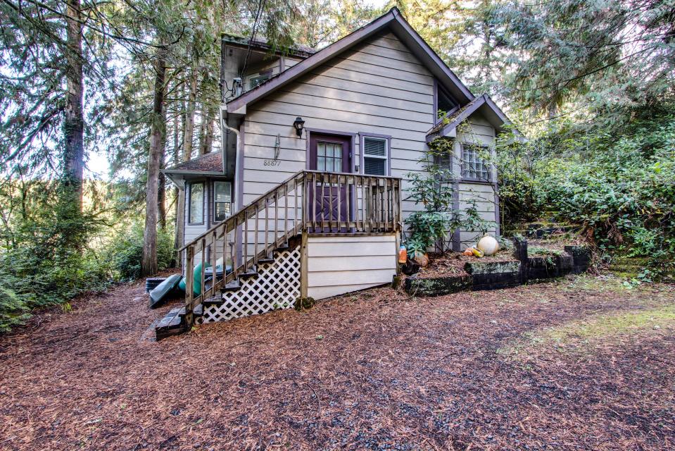 Marcia's Mercer Lake Chateau Studio Vacation Rental in Florence, OR