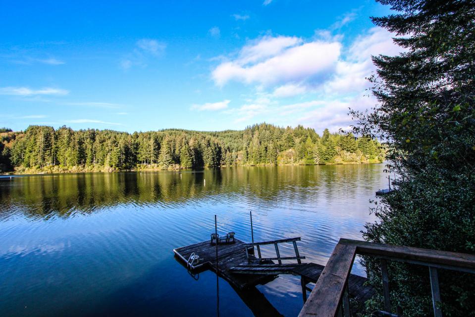 Marcia's Mercer Lake Chateau Studio Vacation Rental in Florence, OR