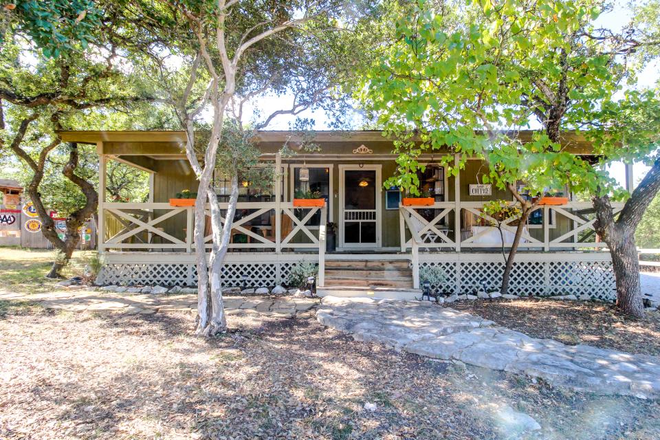 The Cottage at Whitetail Ridge Retreat 2 BD Vacation Rental in