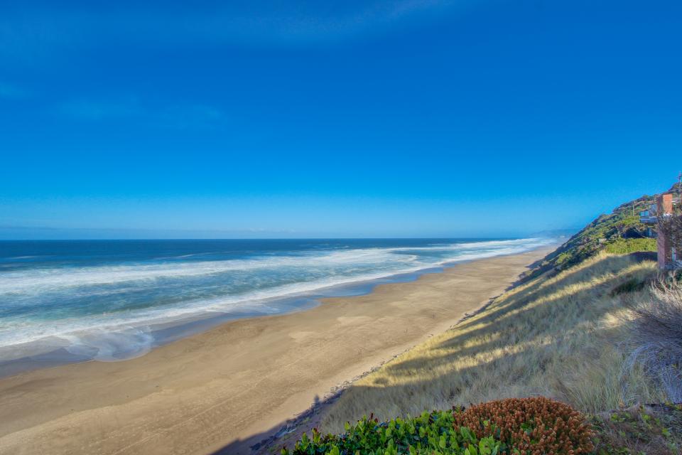Gleneden BeachFront Getaway 2 BD Vacation Rental in Gleneden Beach, OR Vacasa