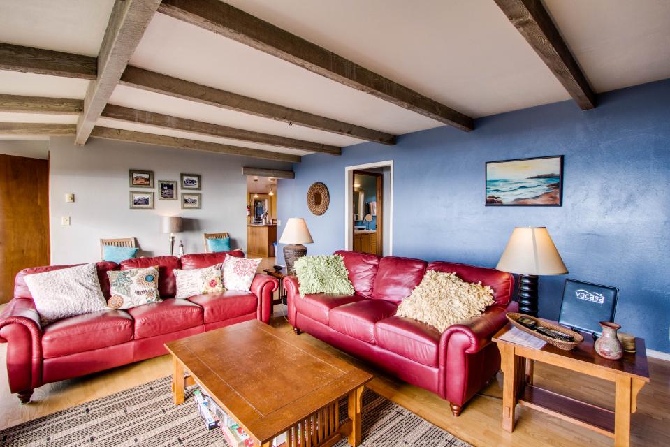 Seadrifter Oceanfront Beach House 4 BD Vacation Rental in Seal Rock