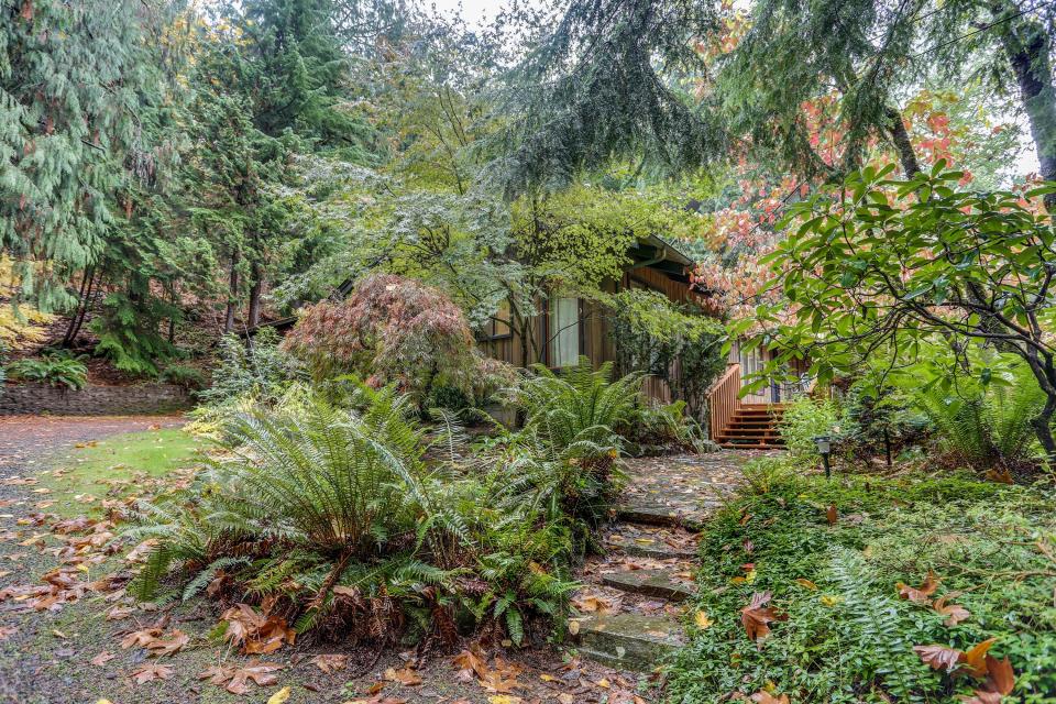 Foxglove Falls 3 BD Vacation Rental in Welches, OR Vacasa