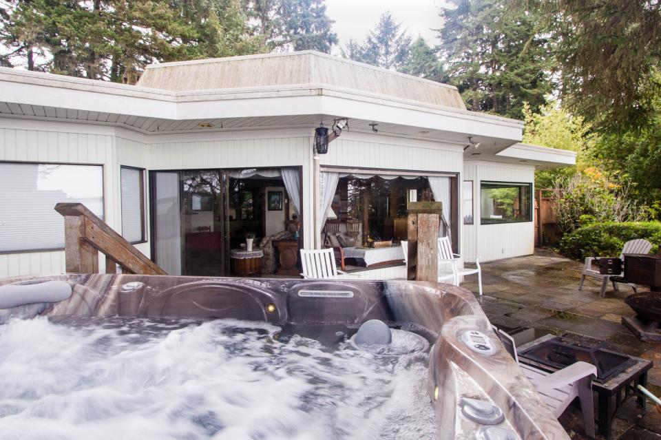 Seagate Guest House 3 BD Vacation Rental in Coos Bay, OR Vacasa