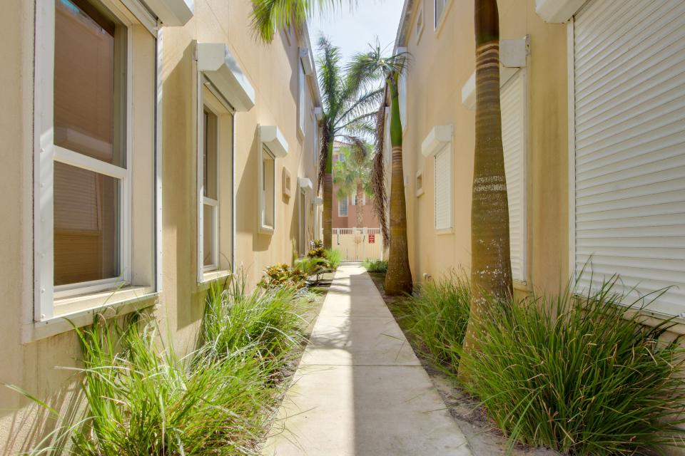 Soleil Condominiums Redfin Rendezvous (6) 2 BD Vacation Rental in