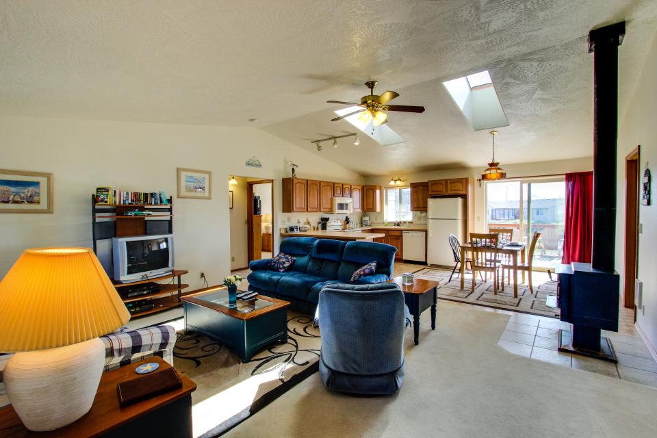 Bayshore Canal Beach House 3 BD Vacation Rental in Waldport, OR Vacasa