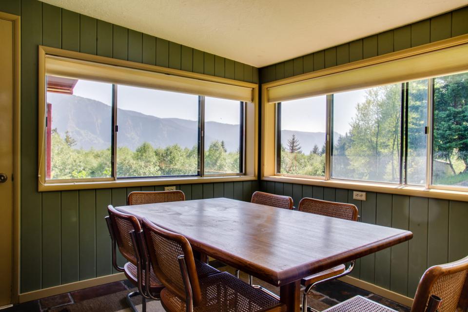 Cascade Retreat in the 4 BD Vacation Rental in Stevenson, WA