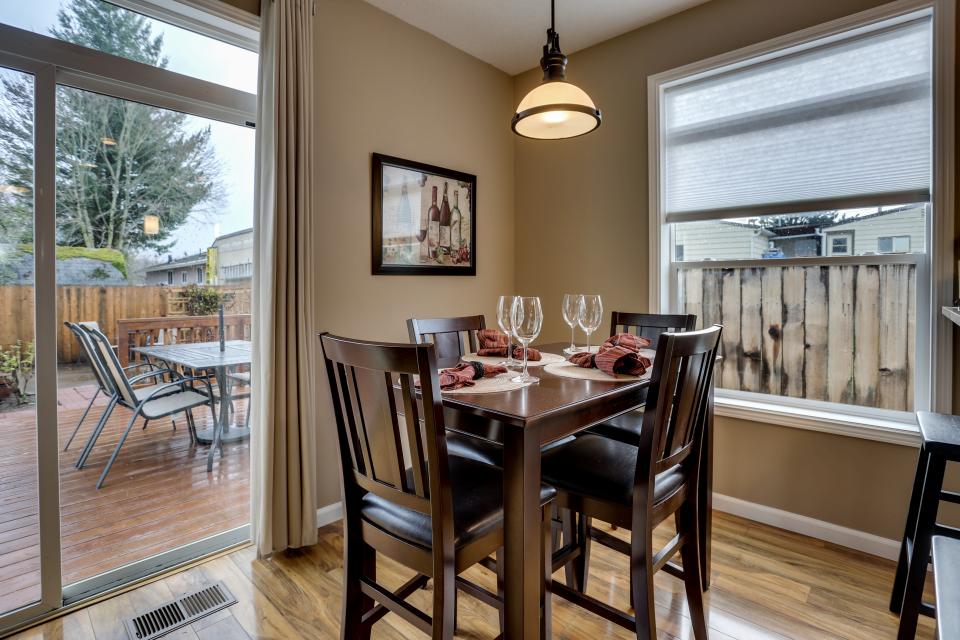 the buxton | 3 bd vacation rental in troutdale, or | vacasa the buxton | 3 bd vacation rental in troutdale, or | vacasa