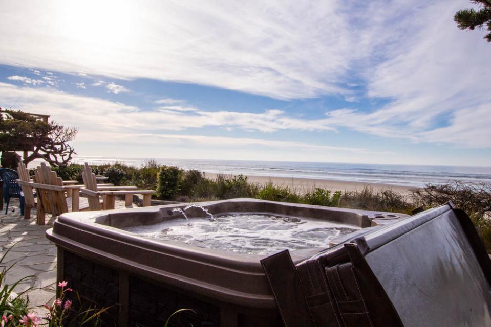 Surf Pines Oceanfront Cottage 3 BD Vacation Rental in Waldport, OR