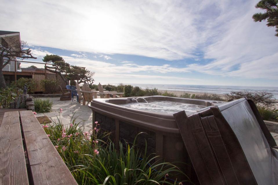 Surf Pines Oceanfront Cottage 3 BD Vacation Rental in Waldport, OR
