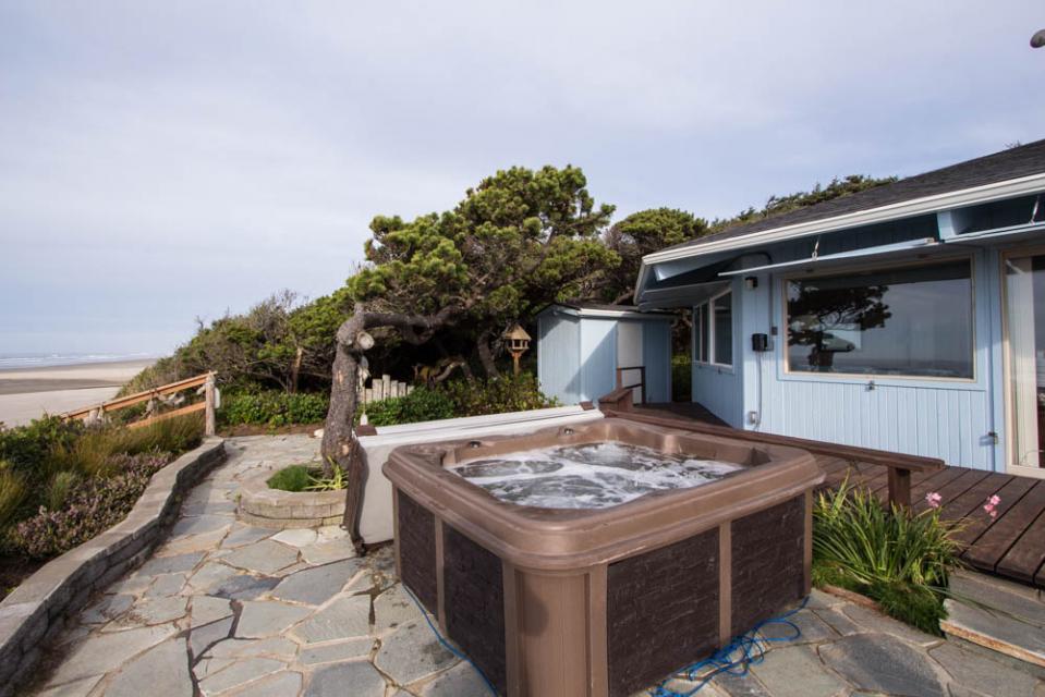 Surf Pines Oceanfront Cottage 3 BD Vacation Rental in Waldport, OR