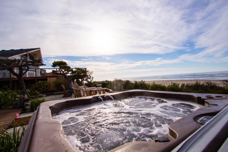 Surf Pines Oceanfront Cottage 3 BD Vacation Rental in Waldport, OR