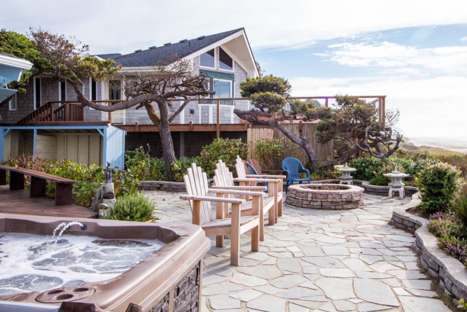 Surf Pines Oceanfront Cottage 3 BD Vacation Rental in Waldport, OR