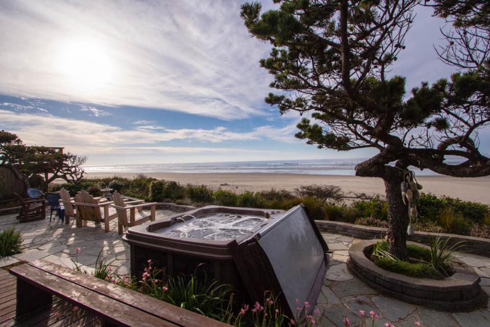 Surf Pines Oceanfront Cottage 3 BD Vacation Rental in Waldport, OR