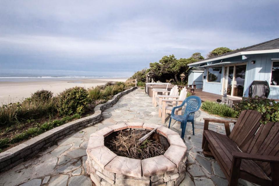 Surf Pines Oceanfront Cottage 3 BD Vacation Rental in Waldport, OR