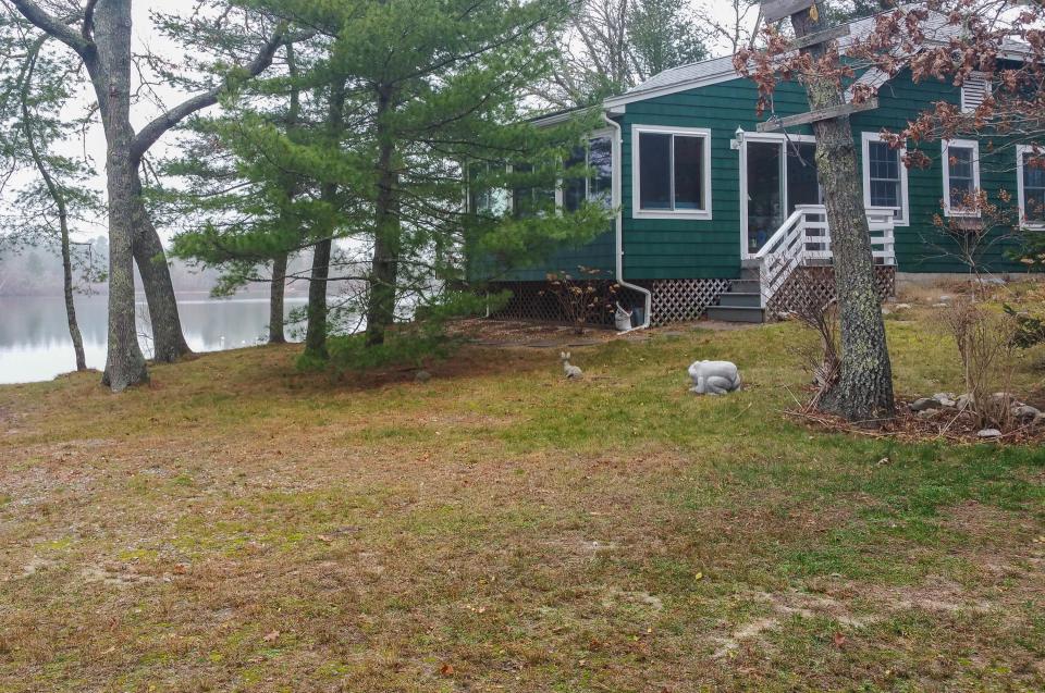 Camp Out Cottage on White Island Pond 3 BD Vacation Rental in Wareham