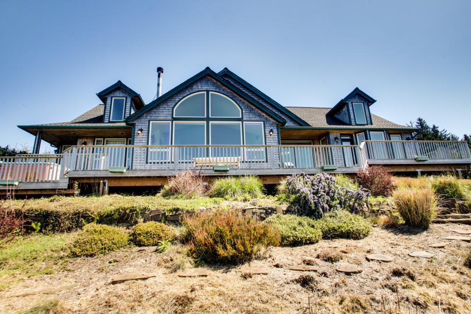 Lund Lodge 3 BD Vacation Rental in Neskowin, OR Vacasa