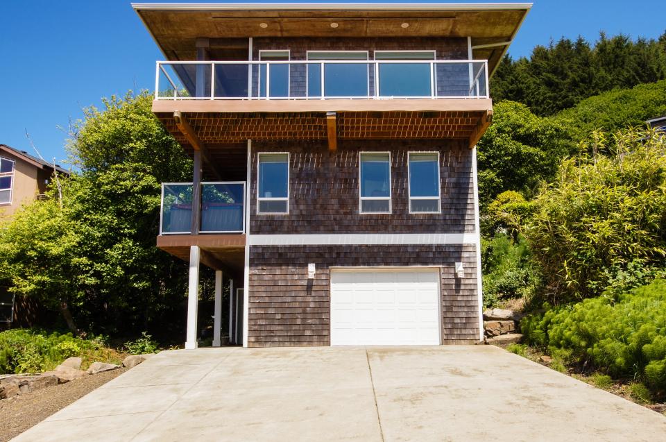 SeaLah 4 BD Vacation Rental in Lincoln City, OR Vacasa