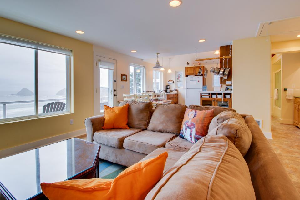 Berni's Ocean View Castle The Potter's Wheel 2 BD Vacation Rental