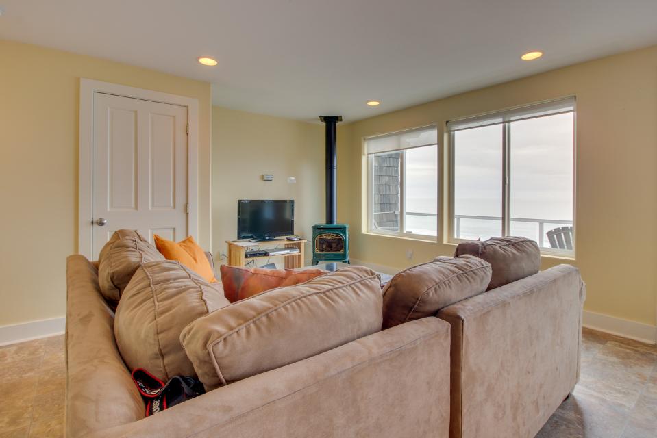 Berni's Ocean View Castle The Potter's Wheel 2 BD Vacation Rental