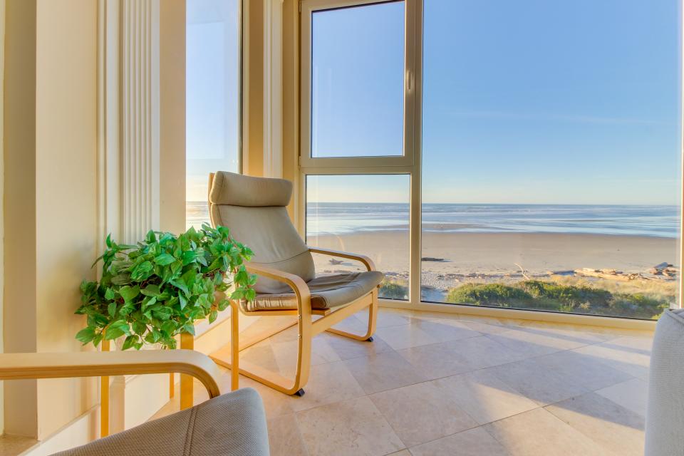 The Modern Oceanfront View Condo 203 2 BD Vacation Rental in