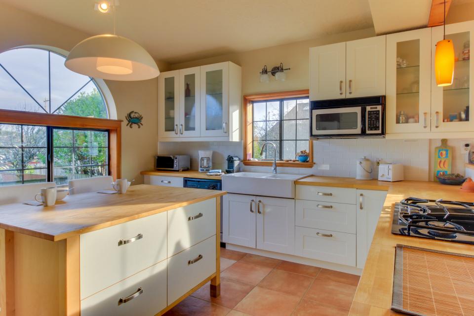 Nye Beach Oceankeeper 3 BD Vacation Rental in Newport, OR Vacasa