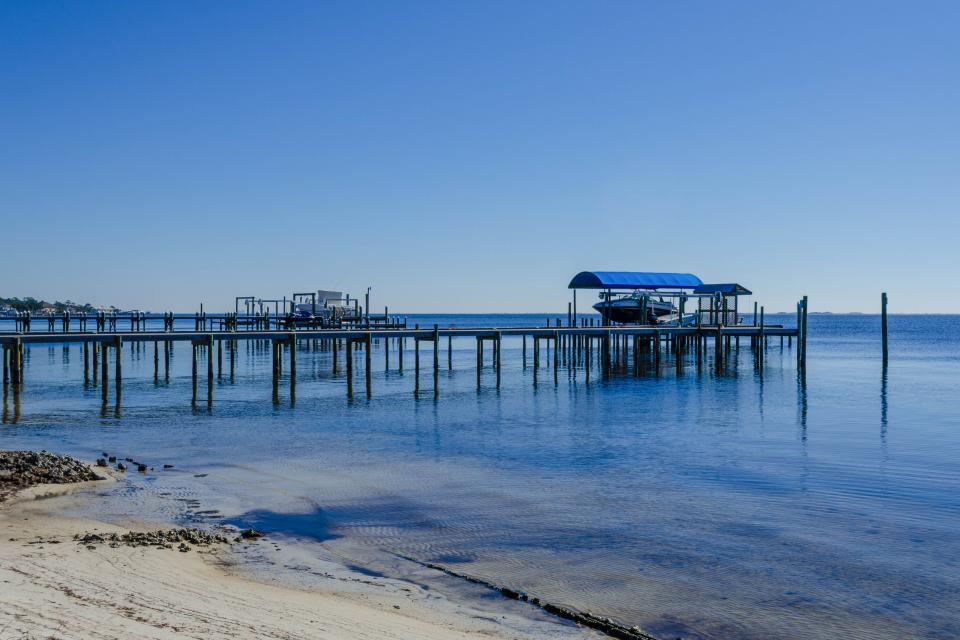 Soundside Beach Cottage with Amazing Views 2 BD Vacation Rental in