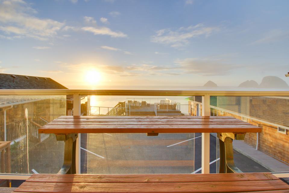 Tillamook Nook 2 Studio Vacation Rental in Oceanside, OR Vacasa