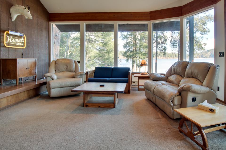 Spirit Lake 4 BD Vacation Rental in Spirit Lake, ID Vacasa