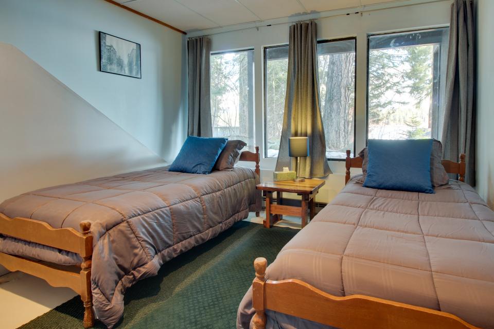 Spirit Lake 4 BD Vacation Rental in Spirit Lake, ID Vacasa