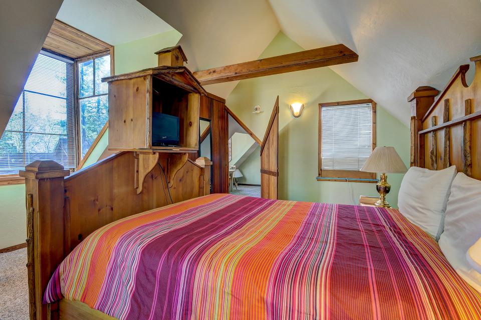 Hobbit House 2 BD Vacation Rental in Idyllwild, CA Vacasa