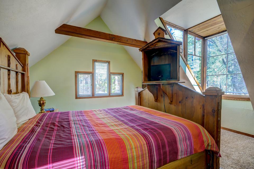 Hobbit House 2 BD Vacation Rental in Idyllwild, CA Vacasa