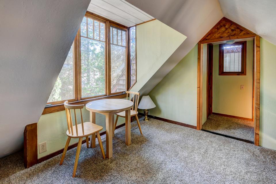 Hobbit House 2 BD Vacation Rental in Idyllwild, CA Vacasa