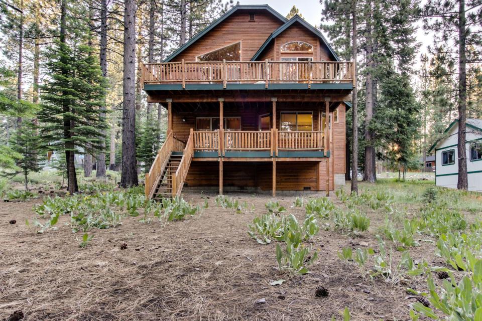 Dreamcatcher Lodge with Hot Tub! 5 BD Vacation Rental in South Lake