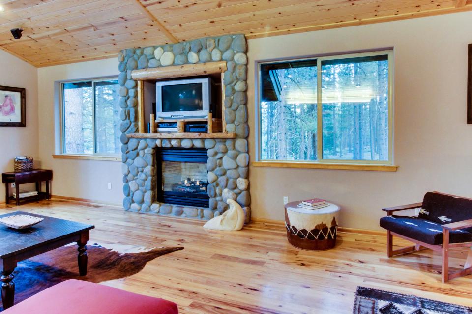 Dreamcatcher Lodge with Hot Tub! 5 BD Vacation Rental in South Lake