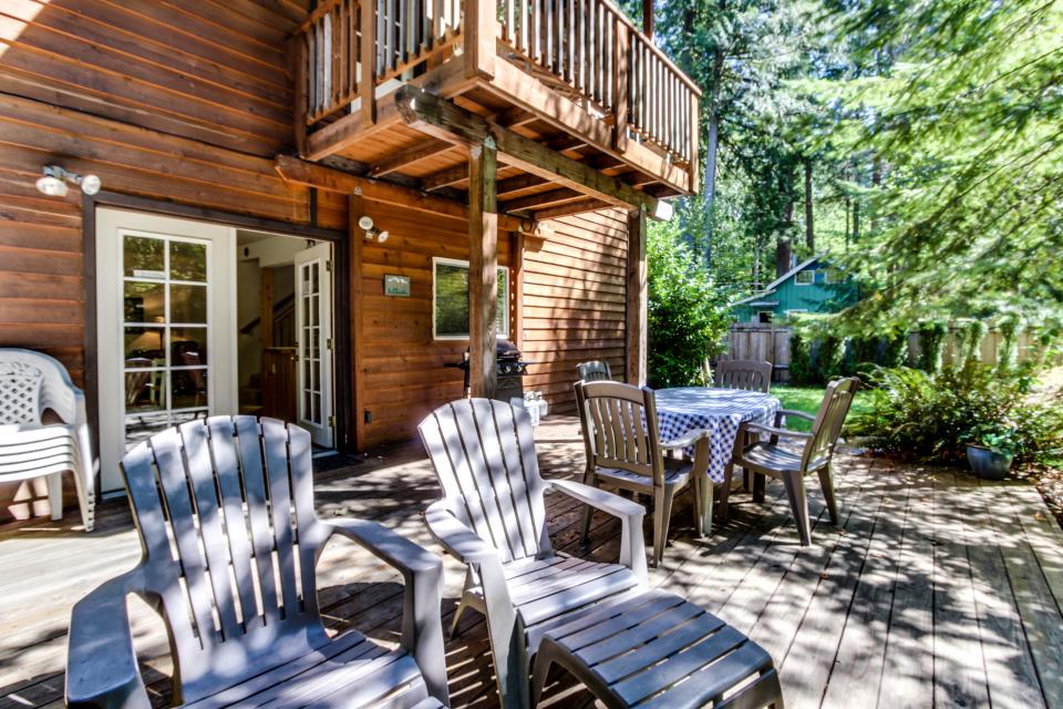 Kiwi's Creekside Cabin 3 BD Vacation Rental in Welches, OR Vacasa