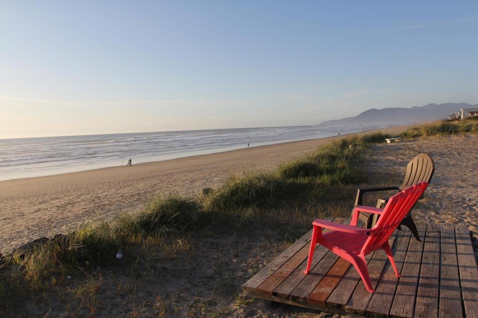 Li'l Pink House 2 BD Vacation Rental in Rockaway Beach, OR Vacasa