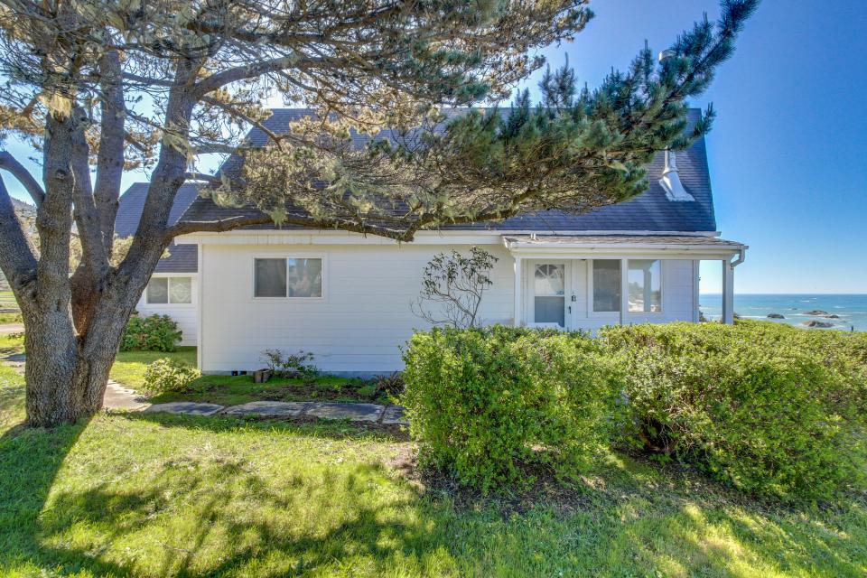 Harbor House 2 BD Vacation Rental in Brookings, OR Vacasa