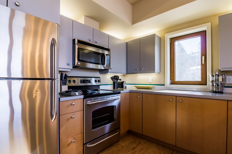 Chelan Resort Suites Comfort by the Lake (201) 2 BD Vacation Rental