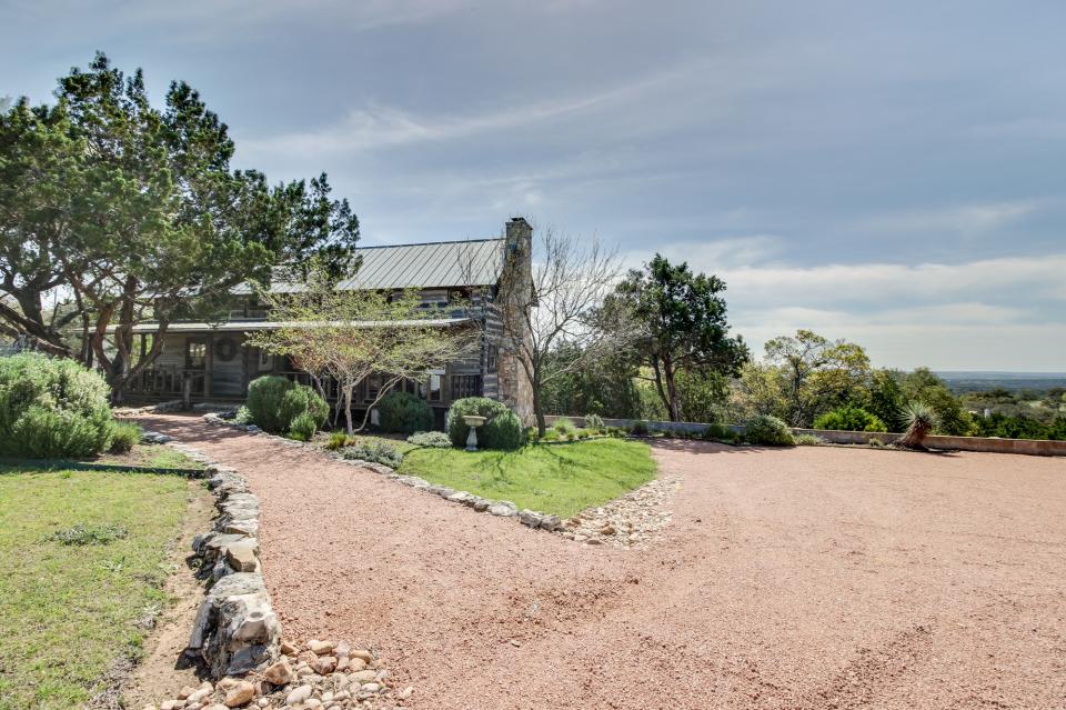 Tanglewood FarmsFull Property 2 BD Vacation Rental in Fredericksburg