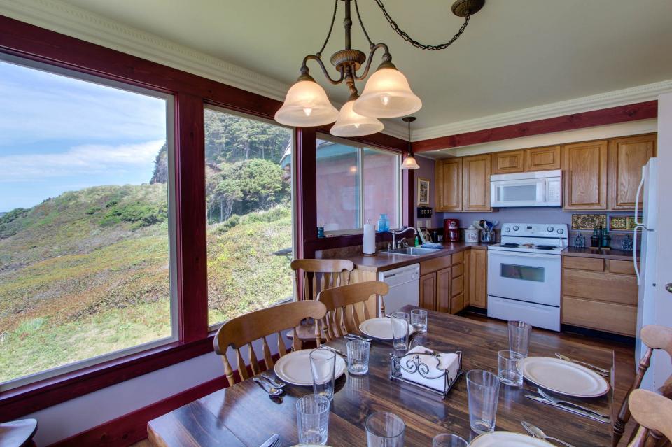 House at Dragons Cove 4 BD Vacation Rental in Yachats, OR Vacasa