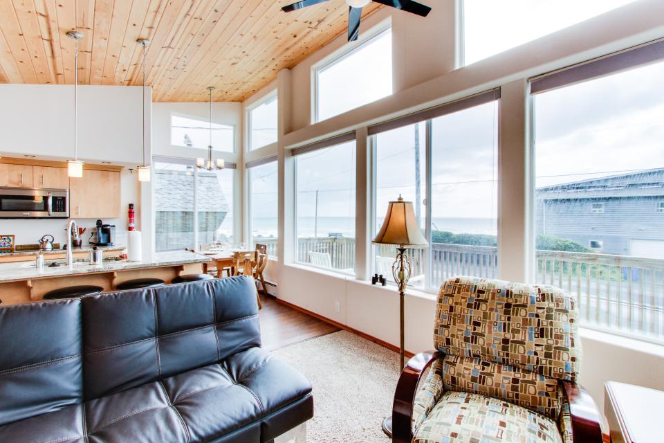 Ocean View Cottage 4 BD Vacation Rental in Yachats, OR Vacasa