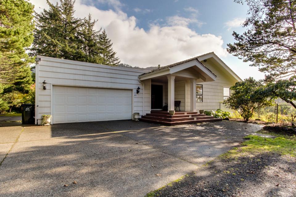 Hidden Luxury Beachfront Estate 4 BD Vacation Rental in Yachats, OR