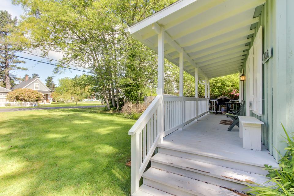 Historic Camp Hungry 2 BD Vacation Rental in Seaview, WA Vacasa