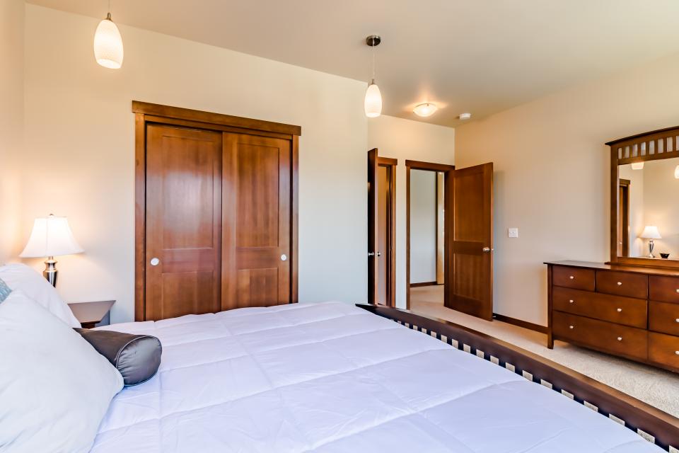 Marina Edge Lake Chelan Condo 3 BD Vacation Rental in Manson, WA Vacasa